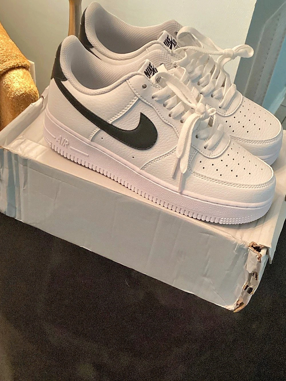 Nike Air Force 1 White & Black Like New Sneakers